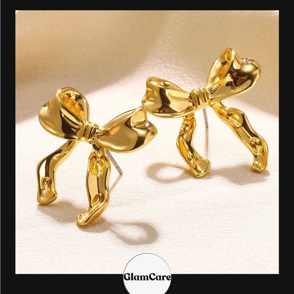Brand new never been worn bow earring
